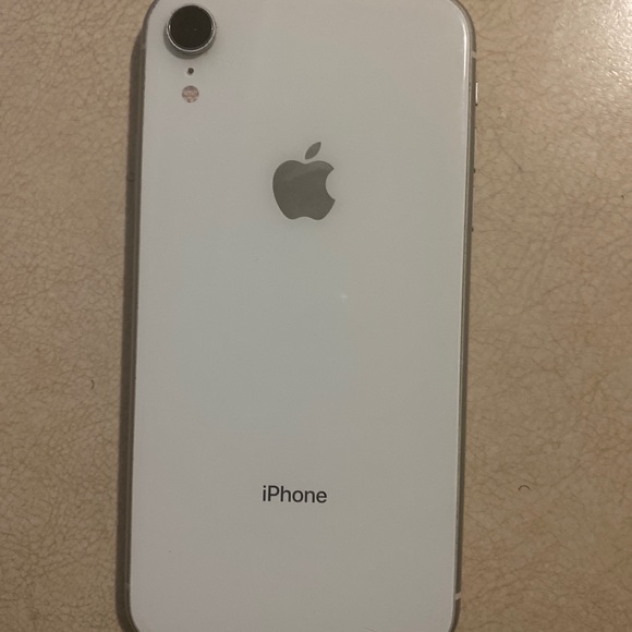 iPhone XR face is off - Picture 1 of 3